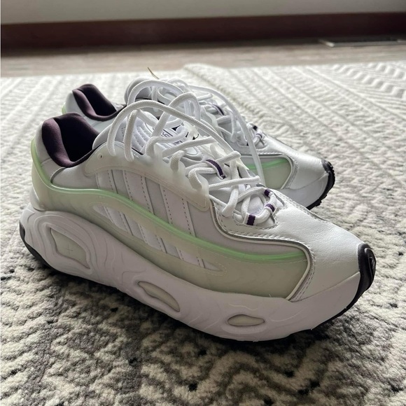 Stylish White and Green Women's Sneakers - Picture 1 of 6